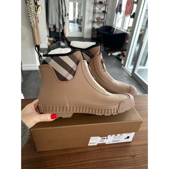 NIB Burberry Rubber Boot EU Size 41 US Size 11 - Picture 2 of 13